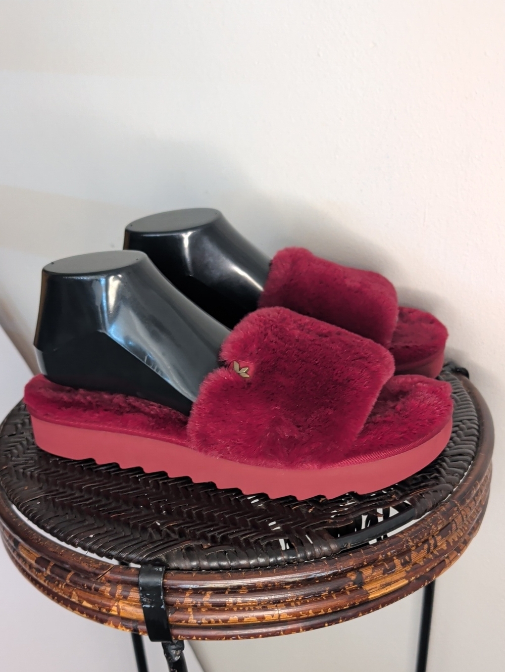 Koolaburra Ugg Fuzz Ah Women Size 11 Burgundy Red Slides Slippers